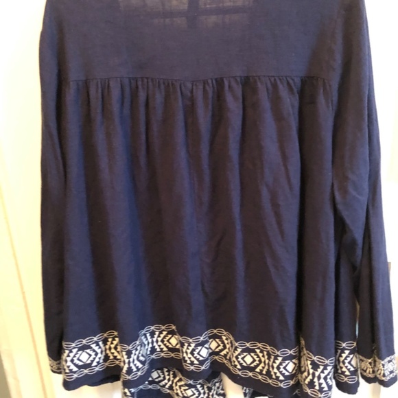 New Justfab size 2x overtop, blue with white embellishments, long sleeves - Picture 6 of 7